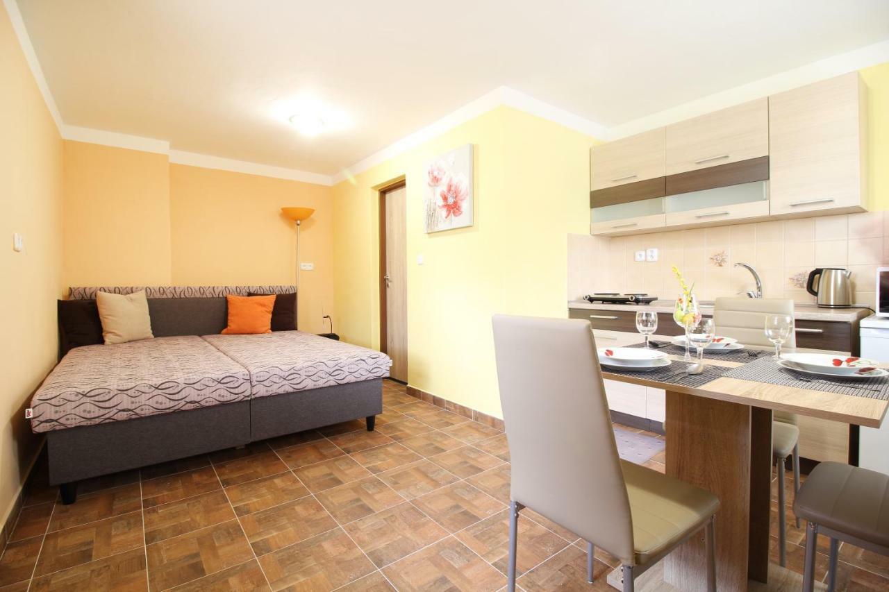 Apartmany Vcelka Hranice u Novych Hradu Exterior photo