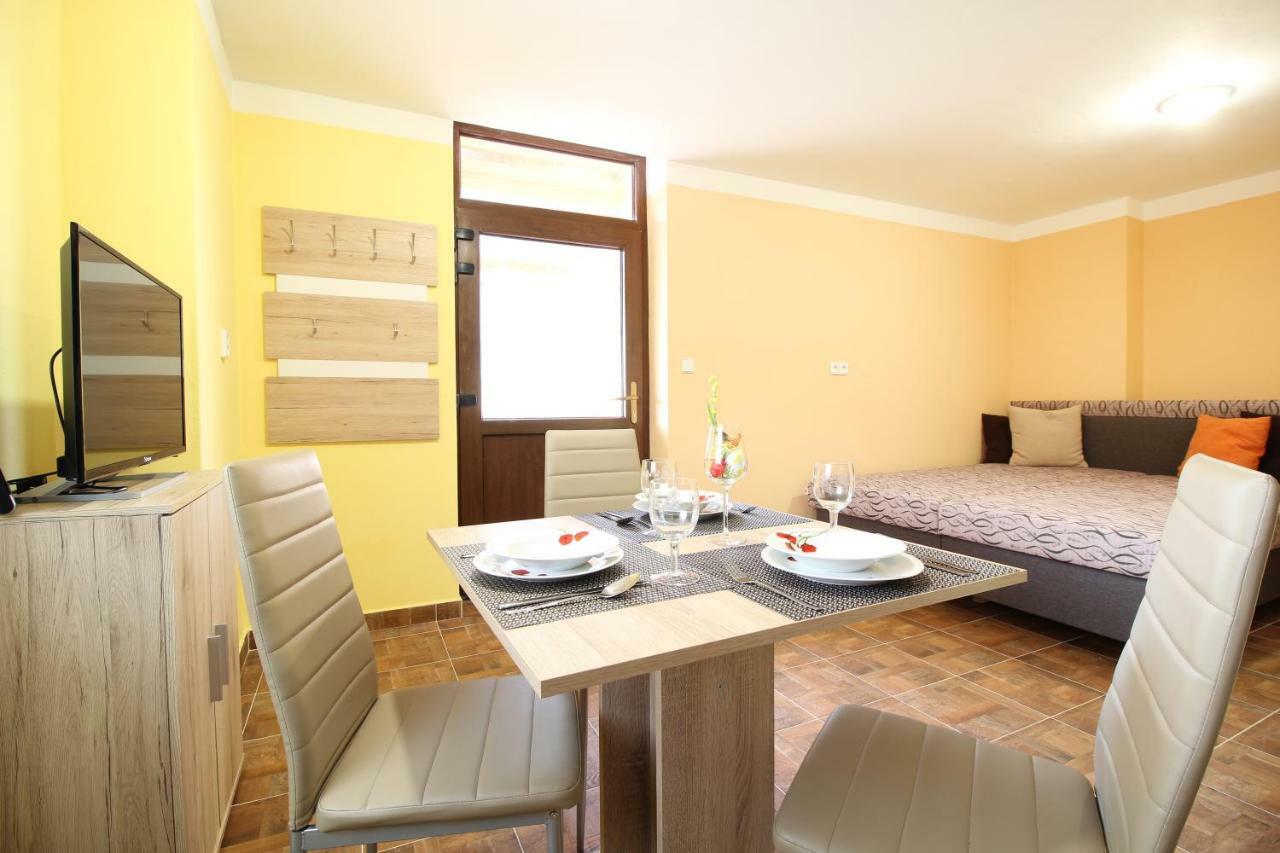 Apartmany Vcelka Hranice u Novych Hradu Exterior photo