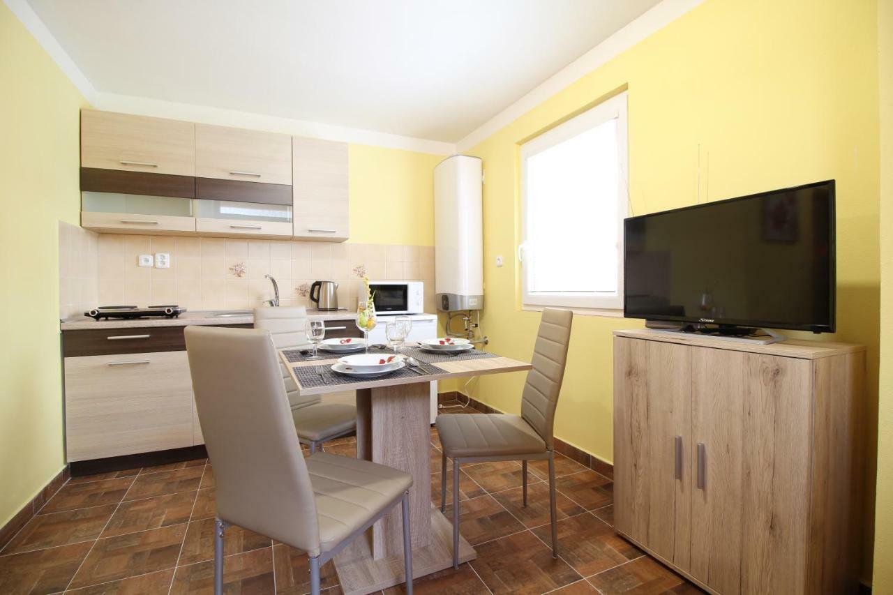 Apartmany Vcelka Hranice u Novych Hradu Exterior photo